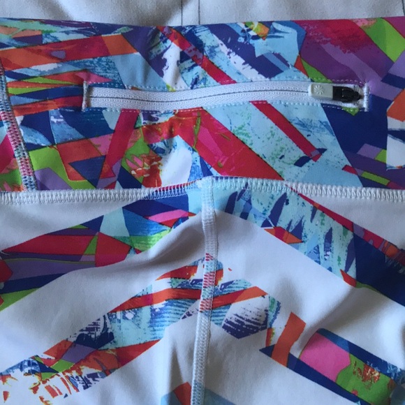 ATHLETA White Colorful Sonar Kaleidoscope Chevron Cropped Leggings Sz M - Picture 13 of 16